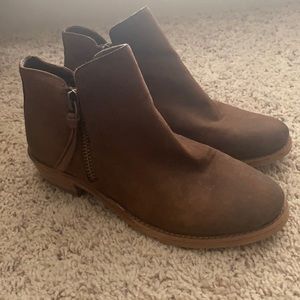 Brown booties, like new!